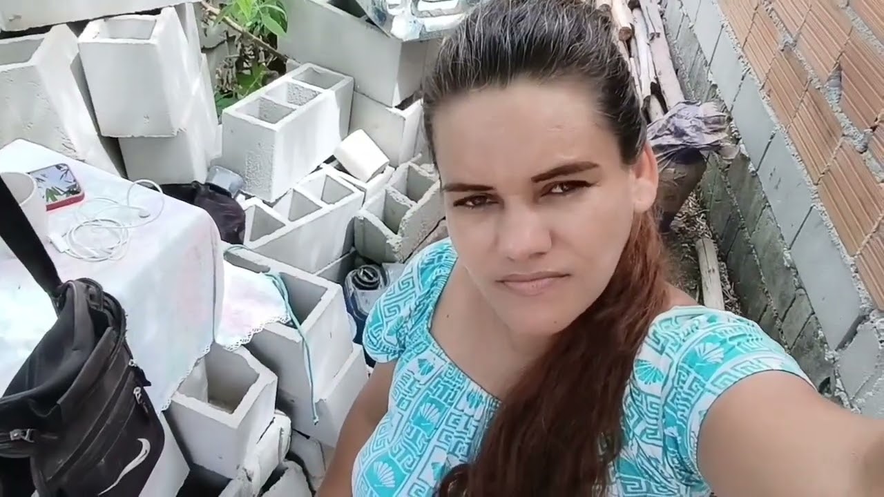 eu fiz um banquinho para ficar na sombra ,meu povo, eu gostei, o que vcs acham kkkk