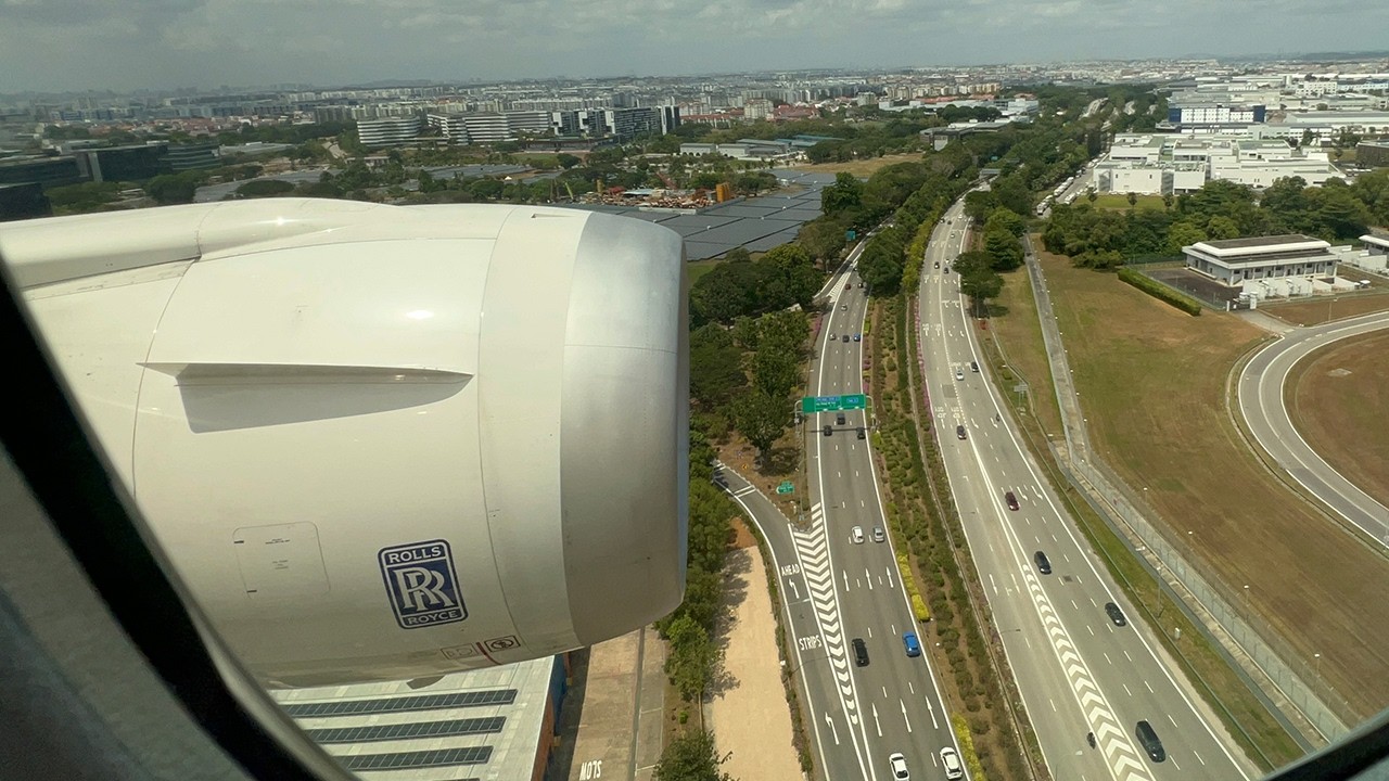 Boeing 787 Landing in Singapore