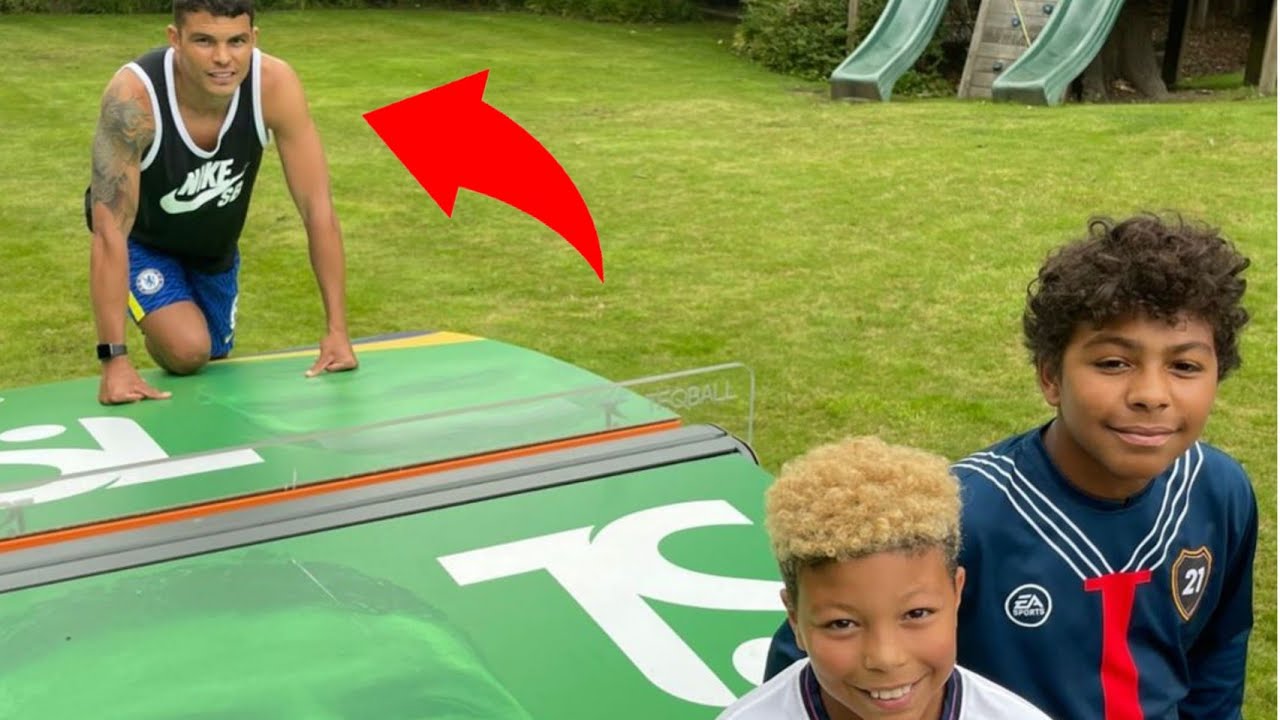 Thiago Silva playing football with his kids || soccer10