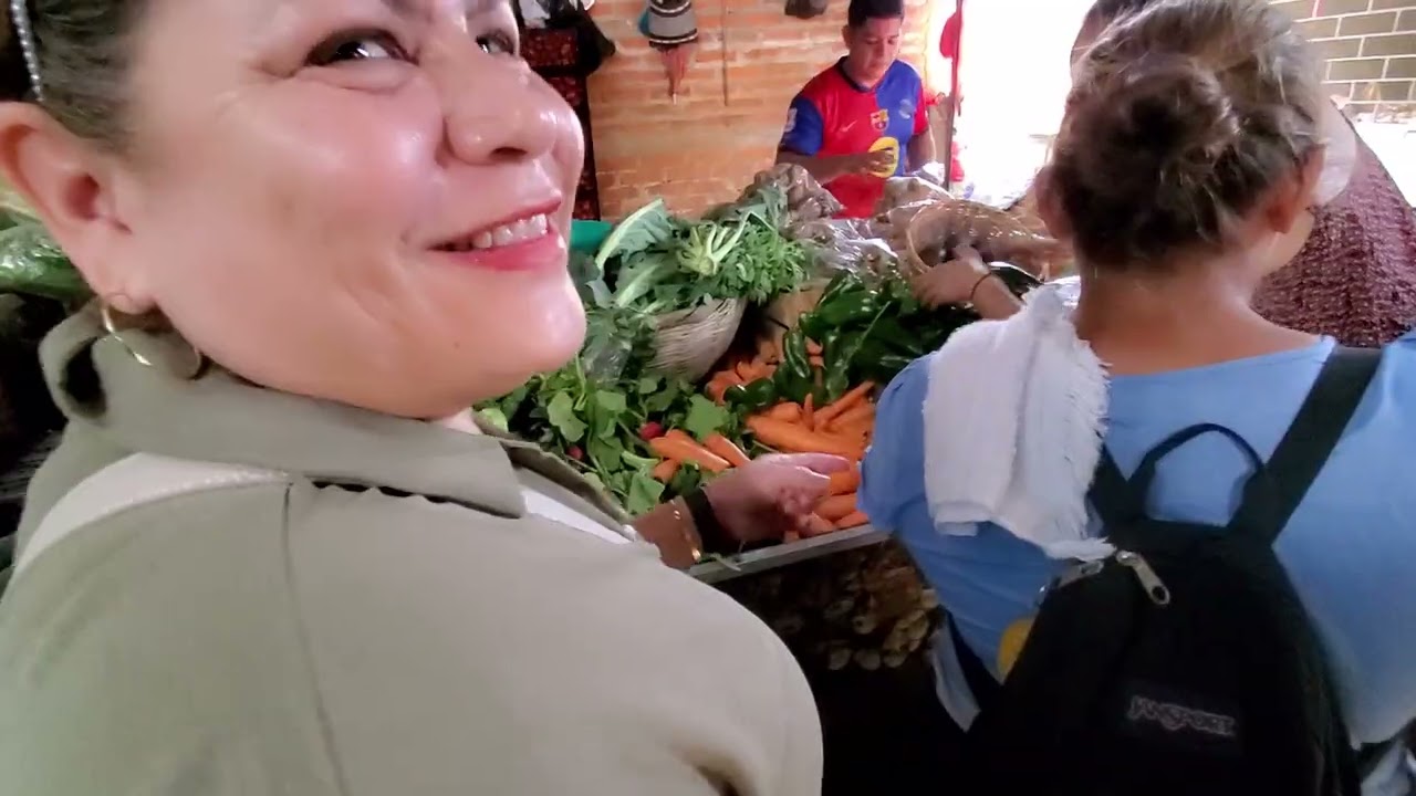 Miren quienes Los acompañan al mercado 