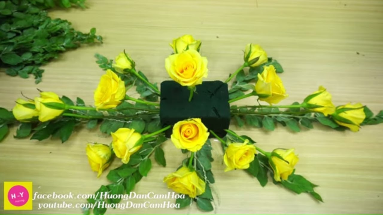 Hướng dẫn cắm hoa để b&agrave;n oval HOA HỒNG V&Agrave;NG NGHỆ | Hoa shop 74