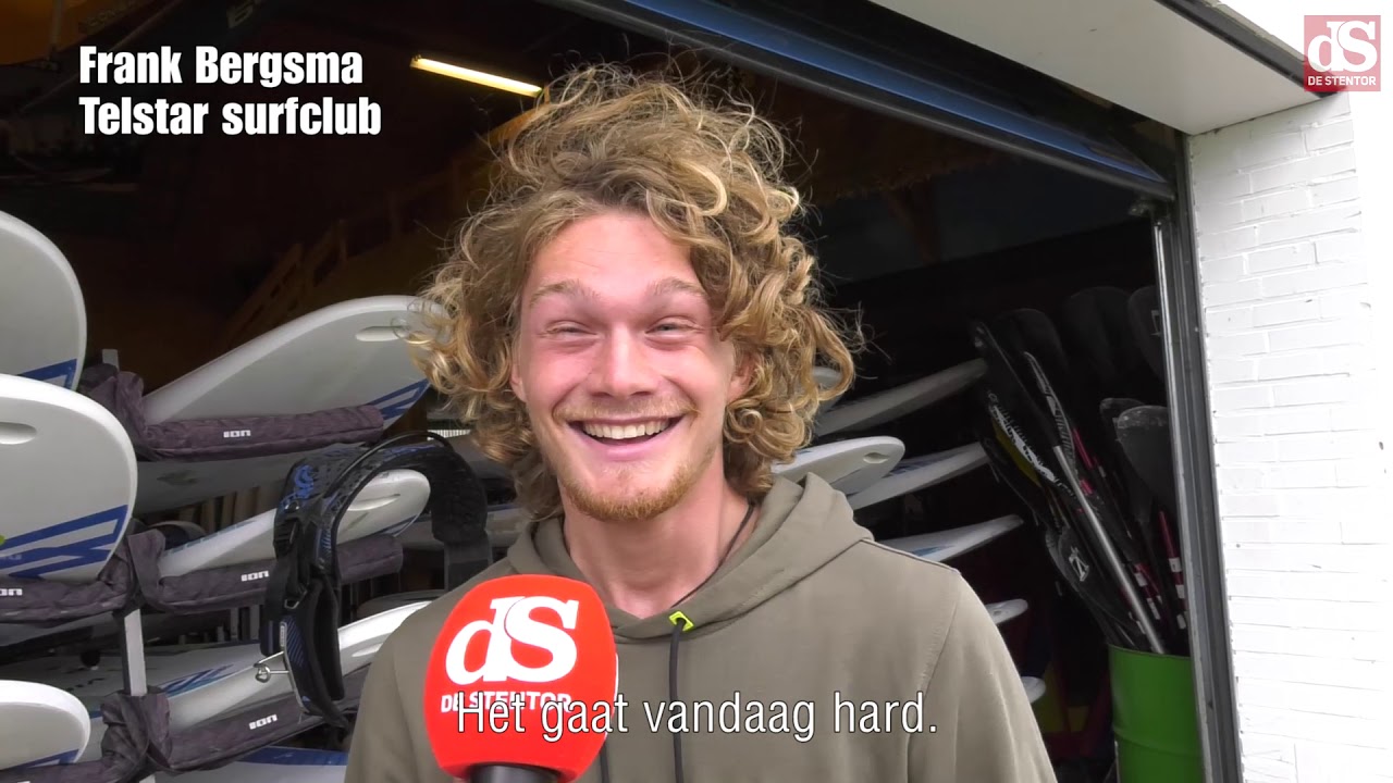 Surfers op Strand Horst: 'Deze wind, daar moet je gewoon even van genieten'