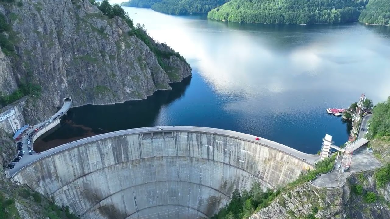 Lake Vidraru - Aerial view in 4K, drone // Family Adventure  - great images with wild bears