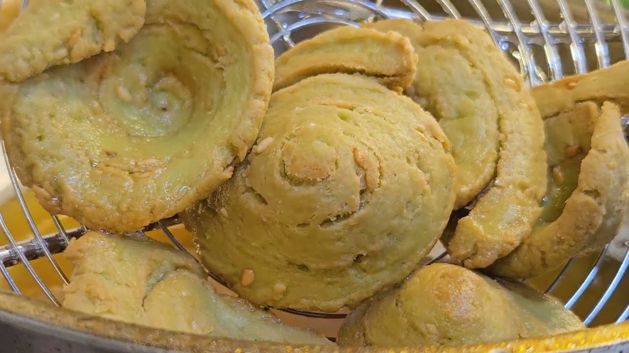 Khasta Mathari Recipe | Halwai Style Crispy Mathri Ghar Par #youtubevideo #mathari #thefoodisgood
