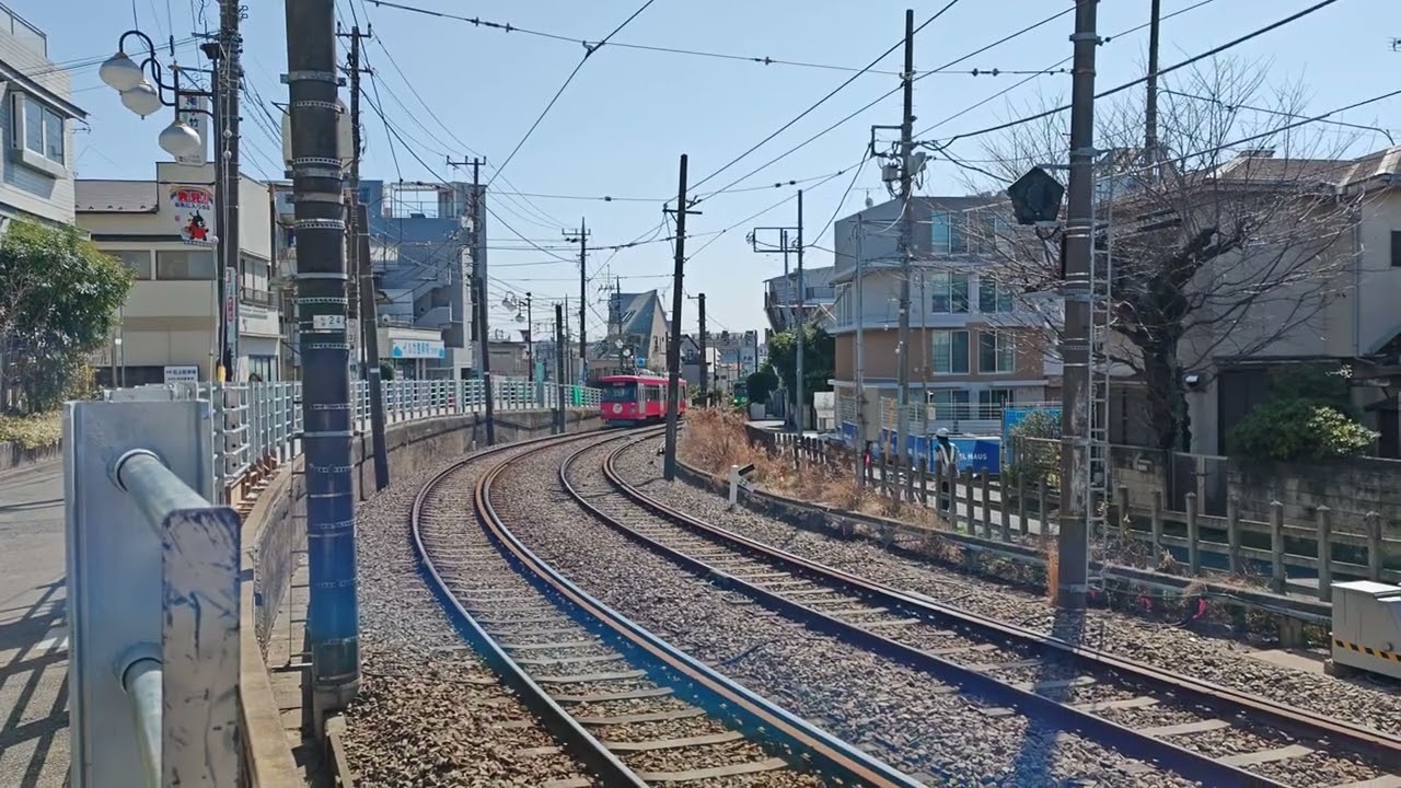 東急世田谷線305F編成300系🚃チェリーレッド🚃三軒茶屋 行き＆304F編成300系🚃アップルグリーン🚃下高井戸 行き🚃