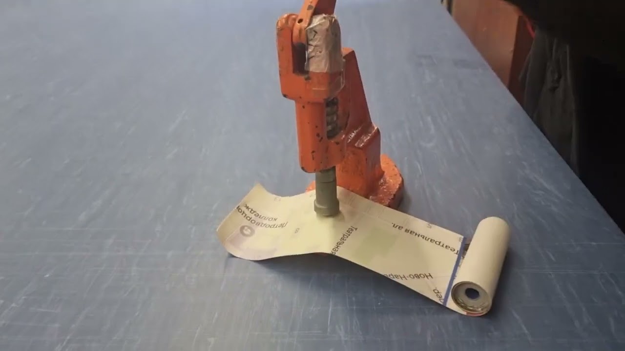 Показываем как делать люверсы на баннере