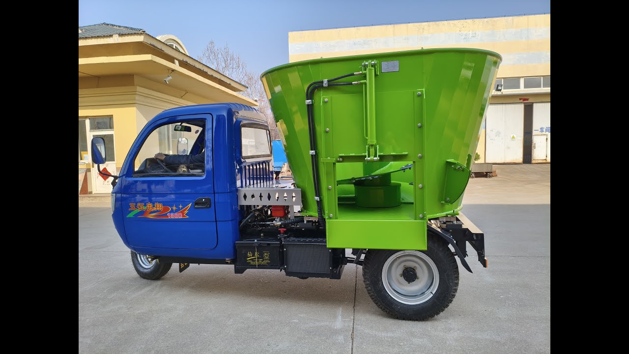 Self propelled small mini TMR feeder mixer with closed cabin