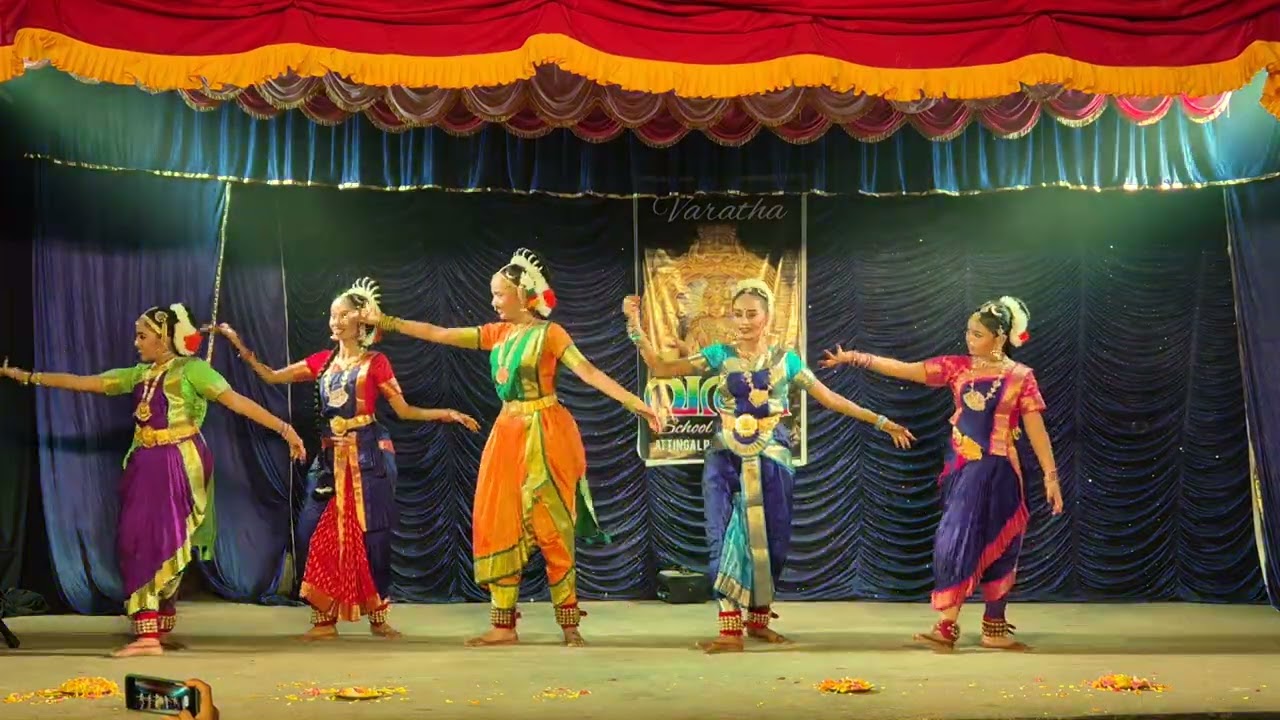 Rishika Krishna with Varadha School of Dance Team @ Ayyarumadam Temple Attingal...