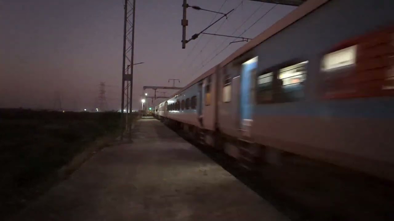 22929 Dahanu road - Vadodara SF Express Skip Hathuran Railway station 