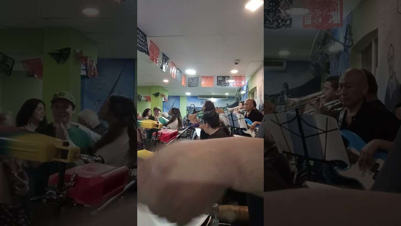 LA FUERZA DEL SON-LA EMBAJADA JAROCHA   (LA LOCA)