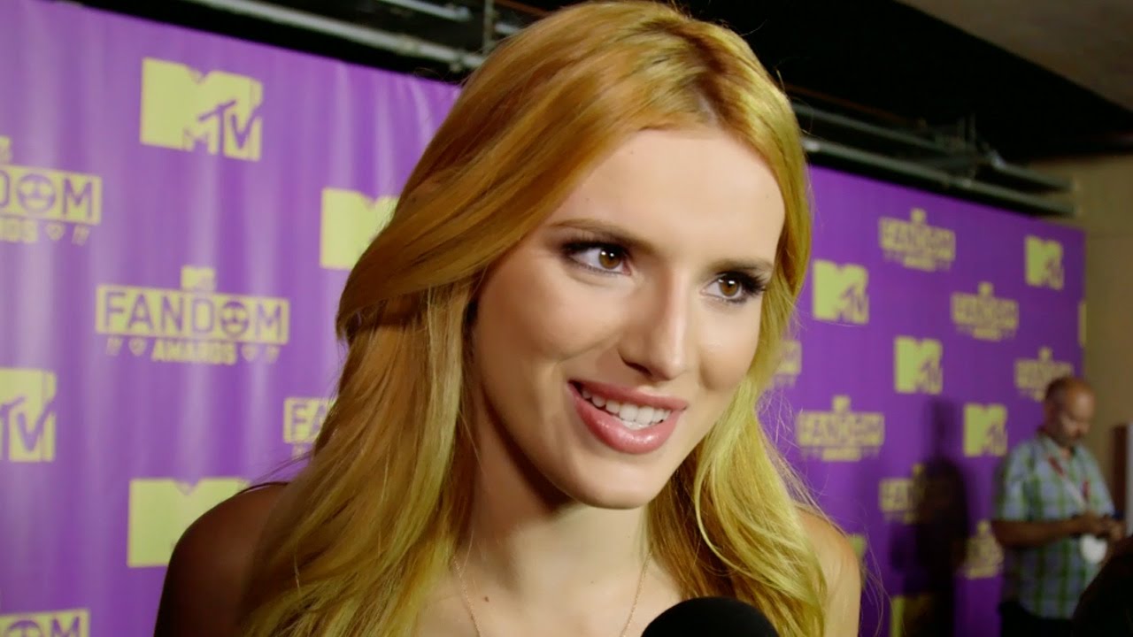 Bella Thorne Talks Crazy Fan Encounters - MTV Fandom Awards Comic Con 2015