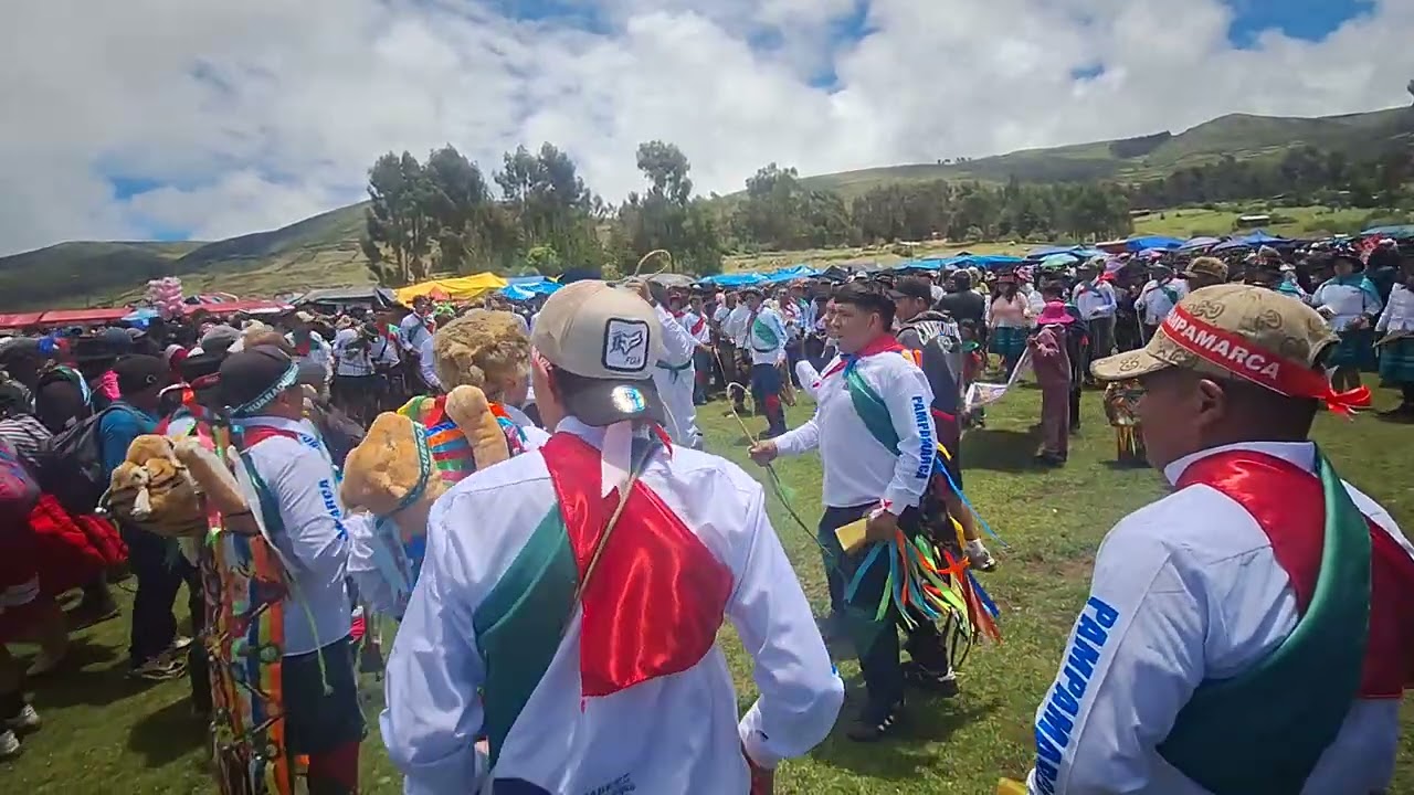 CARAVAL  EN  PANPAMARCA.   LOS HUARAQUEROS DE CARHUANCA.  VILCASHUAMAN