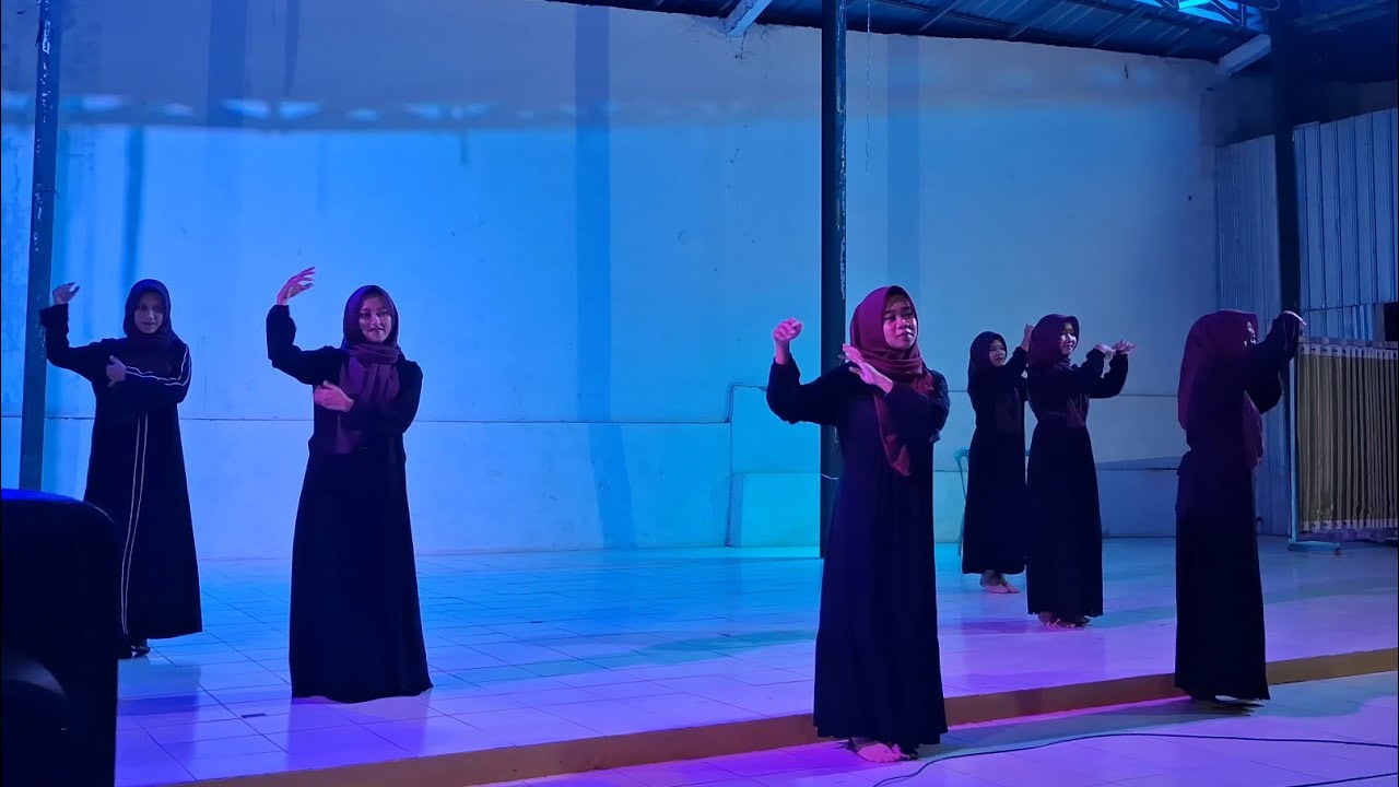 Penampilan Tari Santri Putri
