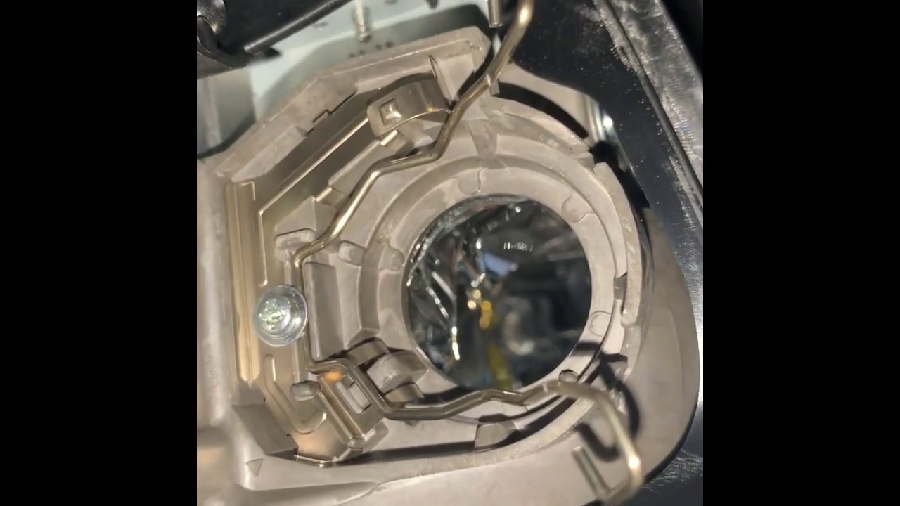 Change passenger-side HID bulb Lexus IS 300h