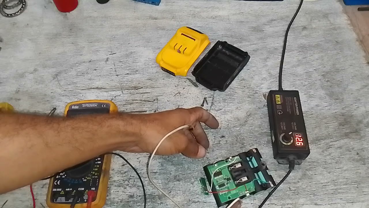 bateria 12v não carrega, bateria nao segura carga, bateria da parafusadeira não está carregando,