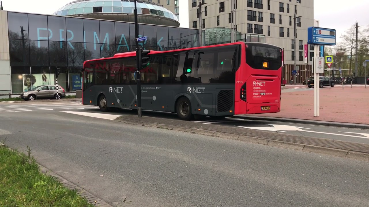 Bussen en Trams in Zoetermeer Centrum - West