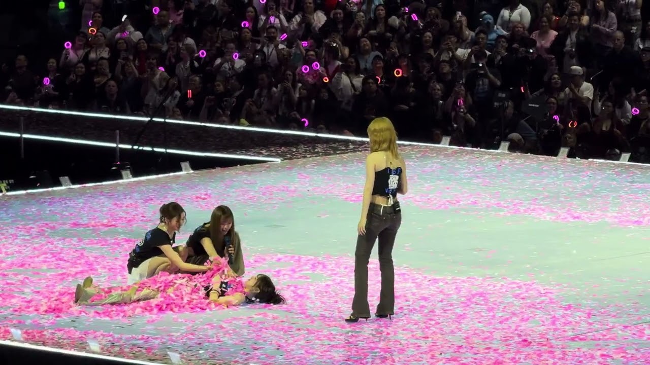 Twice #sana#Tao Hirai #Yu Dingyan #Too naughty 😝 Buried Lin Nahao