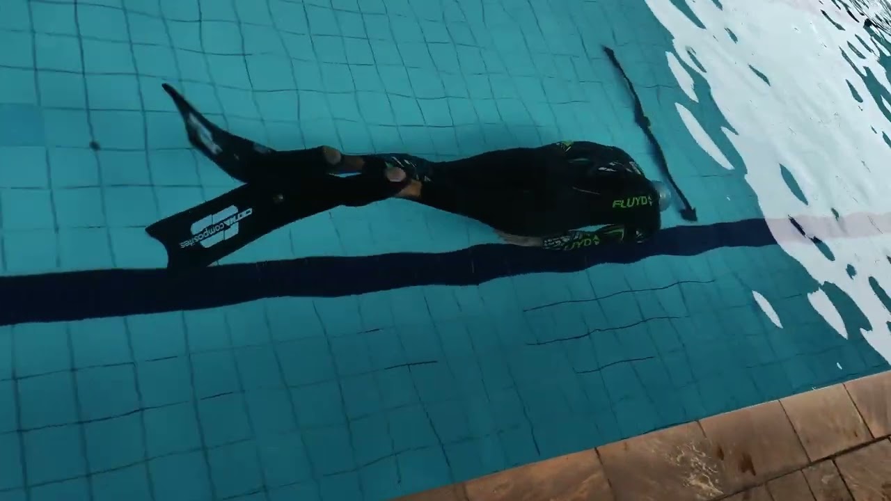 Recorde de Apneia Dinâmica com Nadadeiras Bi-fins comentado