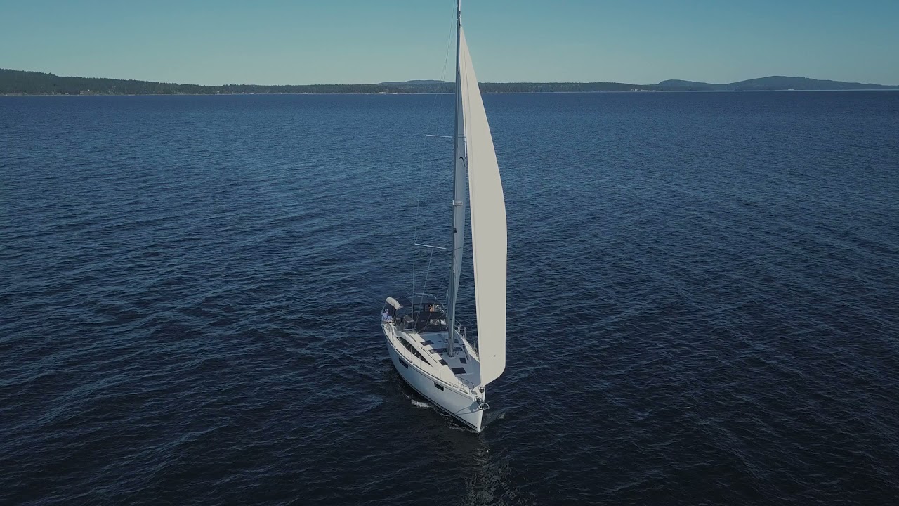 Bavaria 42 Vision - Underway