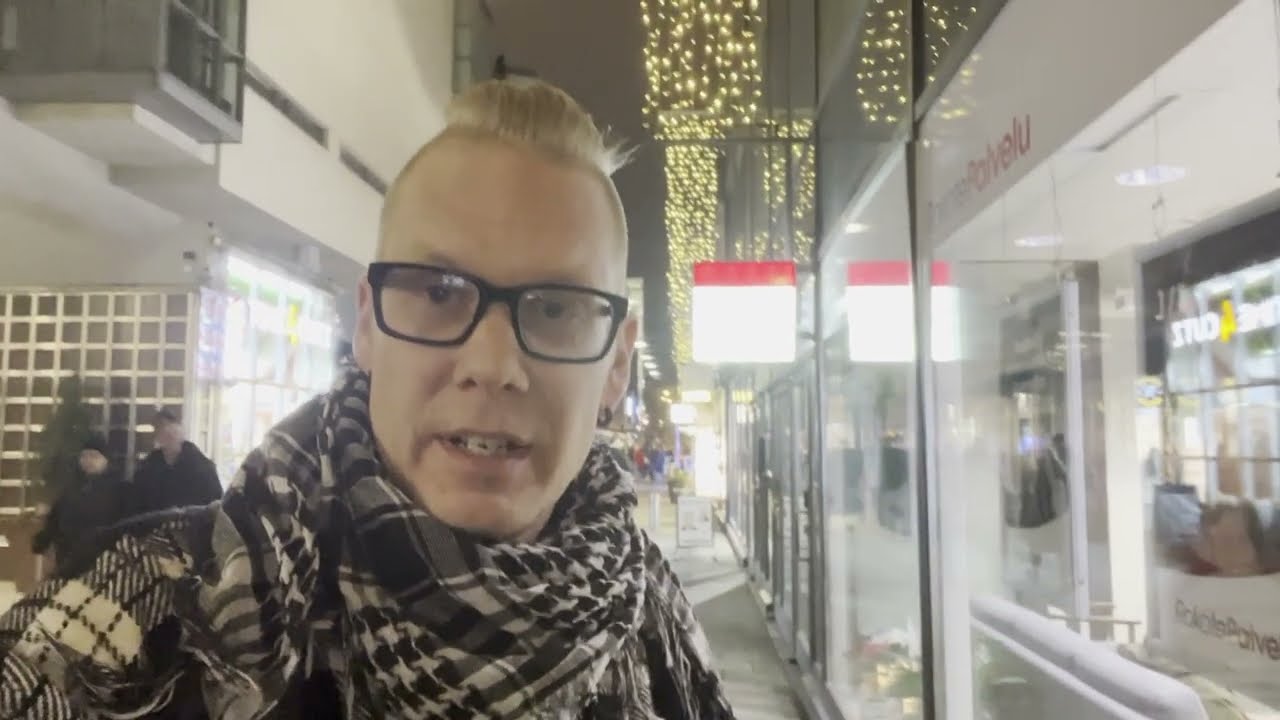 Komissaarit  - Komissaari Roni hakee itselleen koronarokotetta ja kysyy, miss&auml; on vastuu