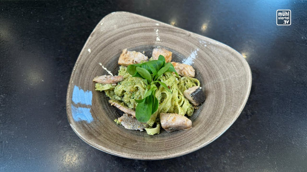 Kochen mit Elfriede: „Nudeln mit Vogerlsalatpesto und gebratenem Fisch“