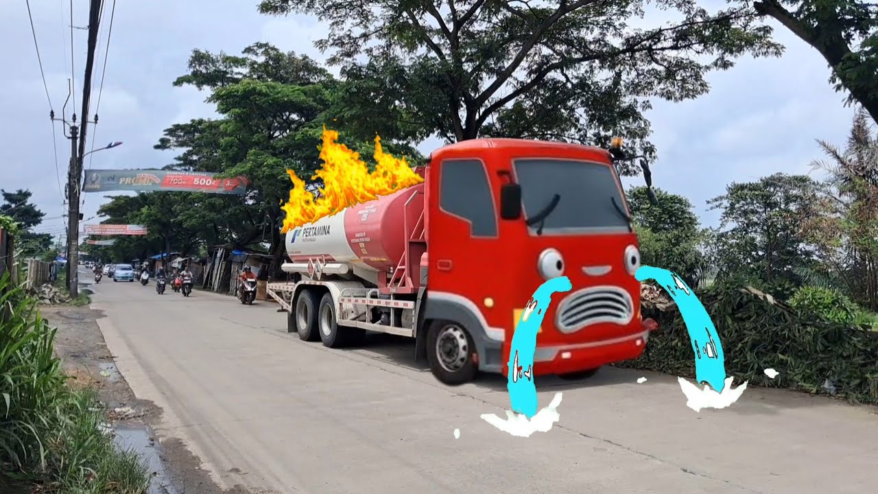 Wow lihat teman teman,ada truk tangki pertamina,truk kontainer,berubah mirip frank vs ular besar 😱