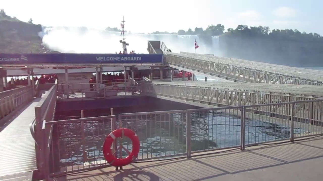 Fam Canada 250814 Niagara Falls: ship arrives 