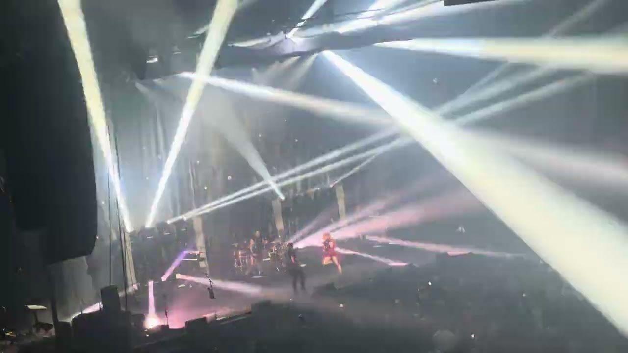 20251010 | Lindsey Stirling | Vancouver | Blue (Da Ba Dee) [4K 60 FPS HDR]