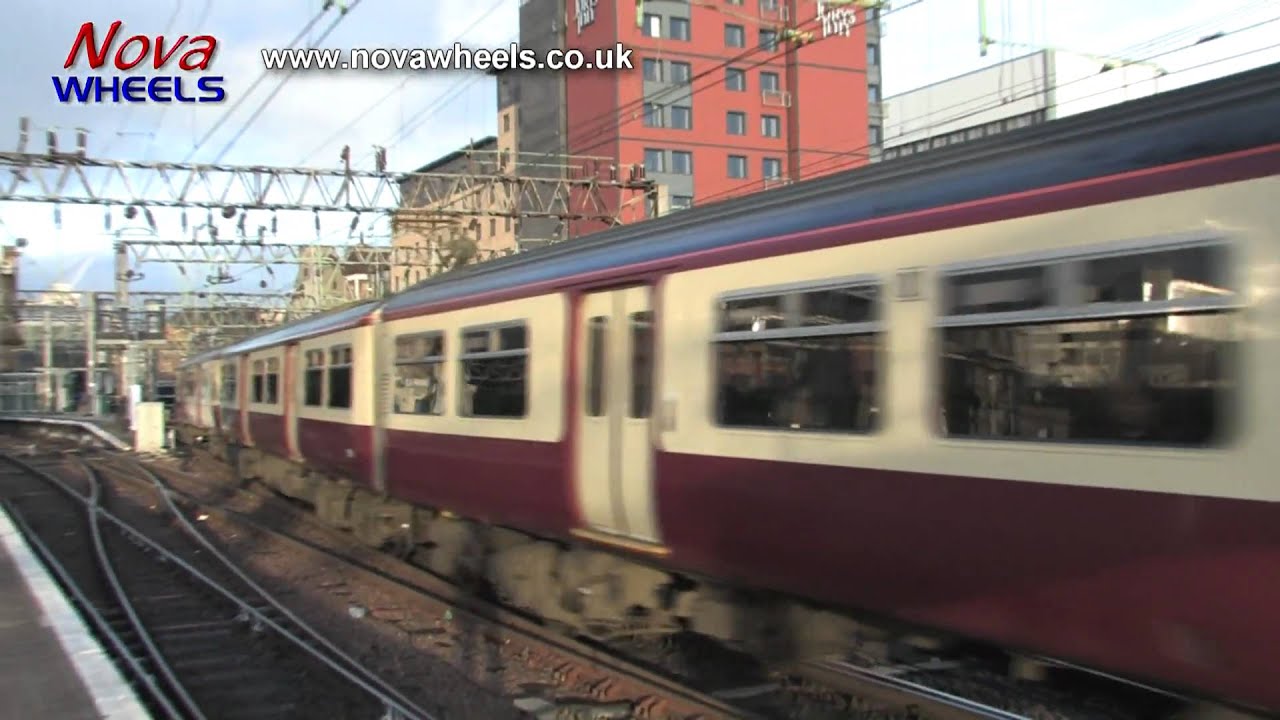 Class 318 EMUs at Glasgow Central - Jan 2009