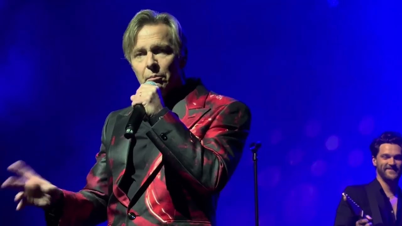Johnny hates jazz - Turn back the clock at the Palladium
