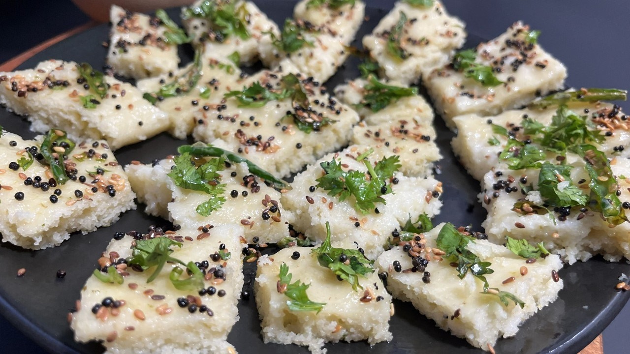 सिर्फ 15 मिनट में बनाएं टेस्टी ढोकला | Soft & Spongy Dhokla Recipe | Easy Dhokla Recipe