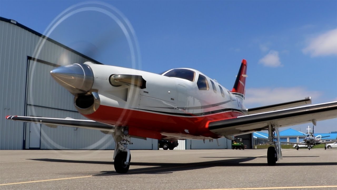 TBM850: Flying Fast, Far, and High! Mini Airliner - RVSM FL300 + Tough CrossWind Landing