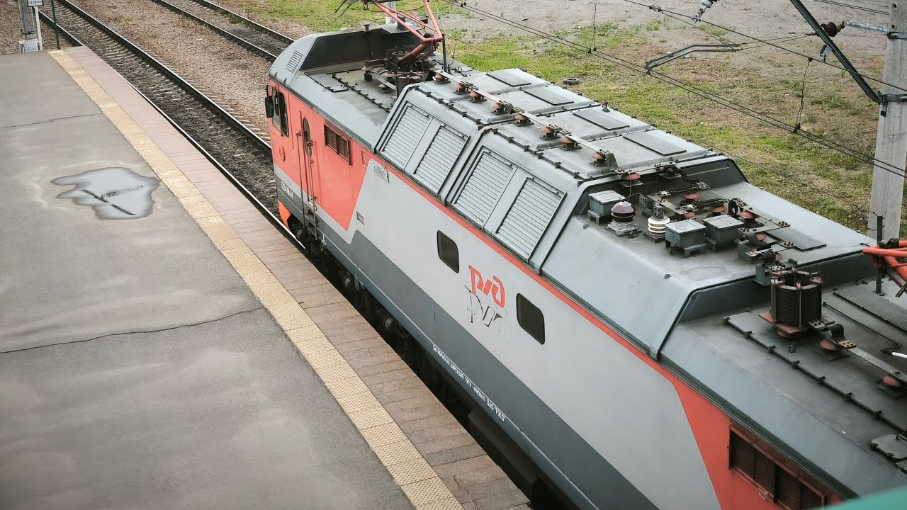 Эп2к ??? Отправляется с ладожского вокзала с поездом 074Е Санкт-Петербург-Тюмень.