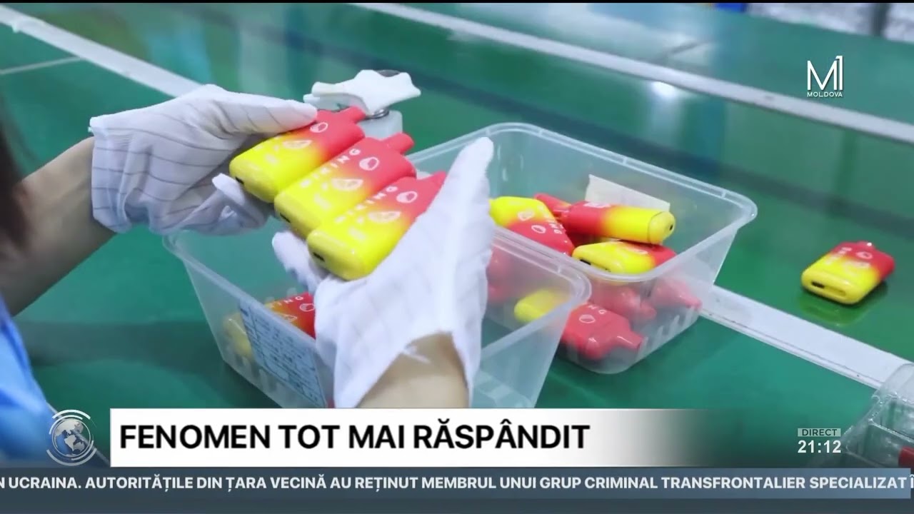 Țigările electronice, &bdquo;o modă&rdquo; periculoasă printre adolescenți. Ce spun medicii