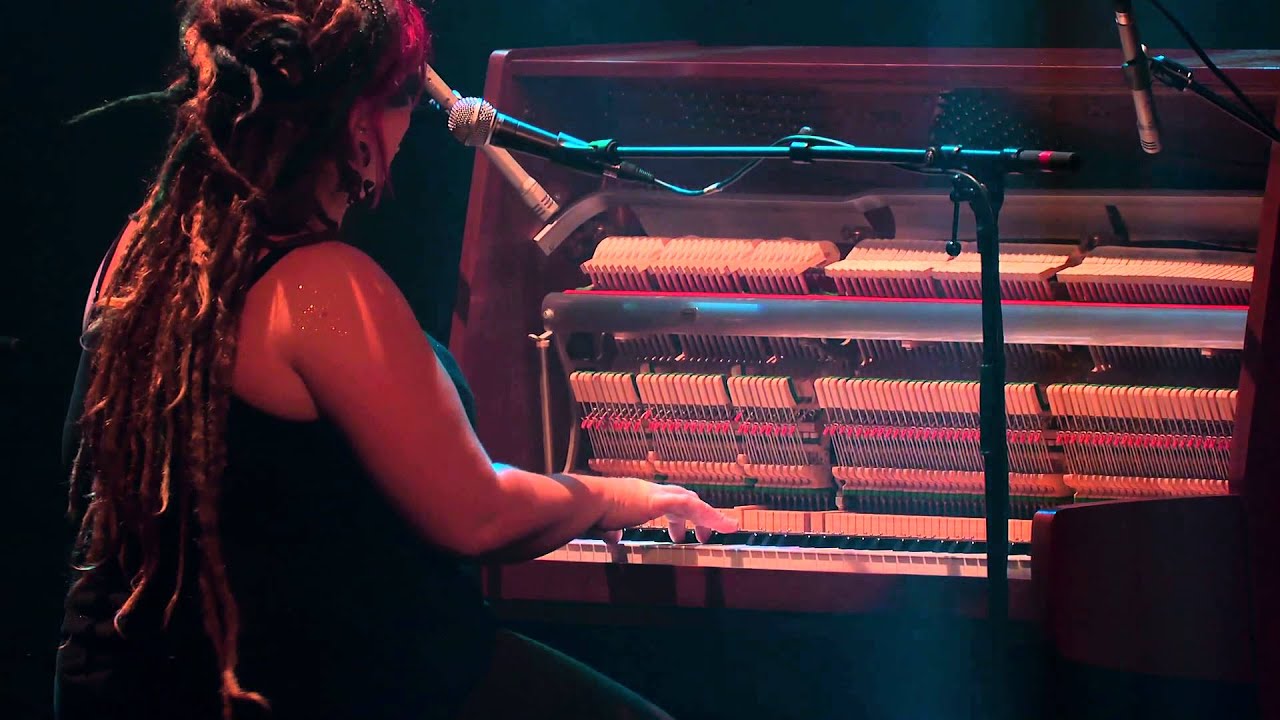 SARAH McCOY - Live @ Blues sur Seine - extrait