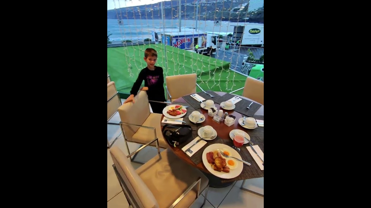 H10 Tenerife Playa Hotel | Room review | Breakfast and Dinner review | via Smart Glasses