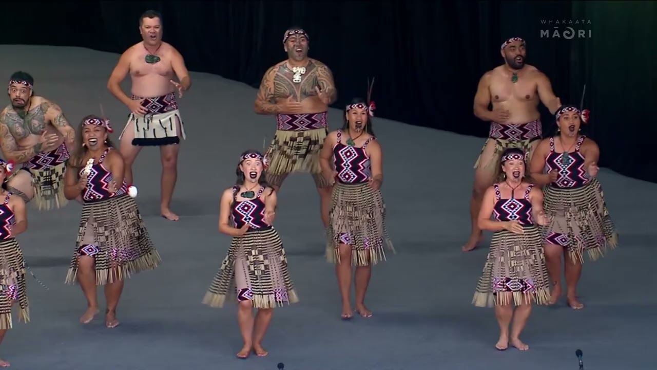 Te Kapa Haka o Te Whānau a Apanui | Waiata-a-ringa