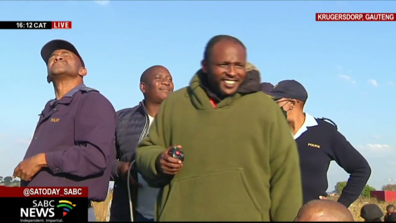 Krugersdorp | Mogale City community members, police address residents after a long day of protests