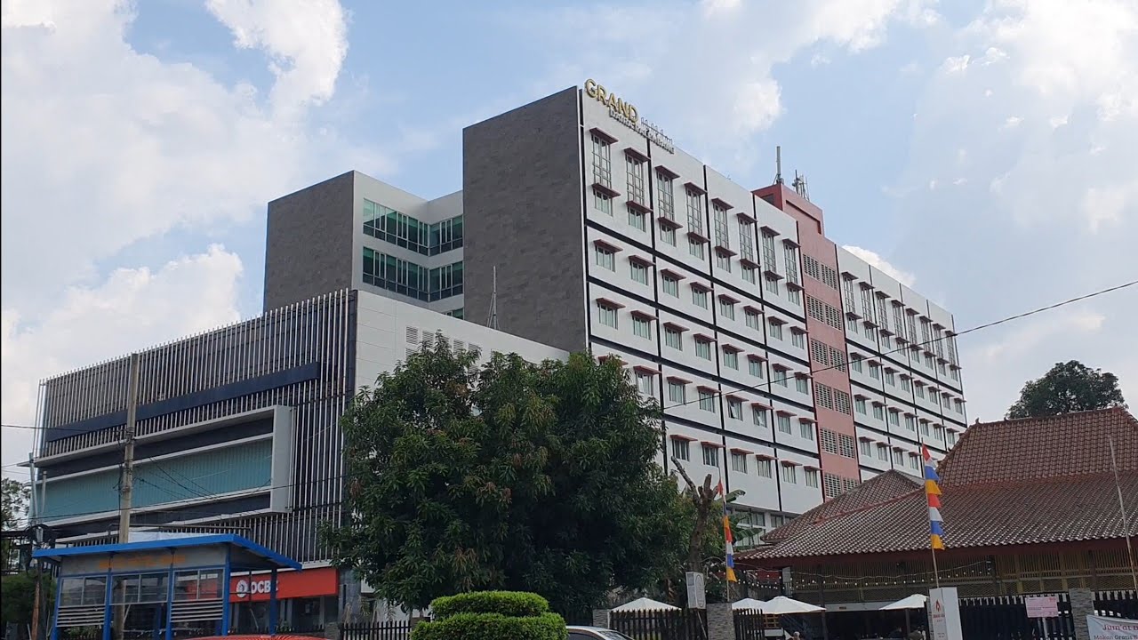 Staycation and Swimming at Grand Daira 4 Star Hotel Palembang Indonesia For Only 500K