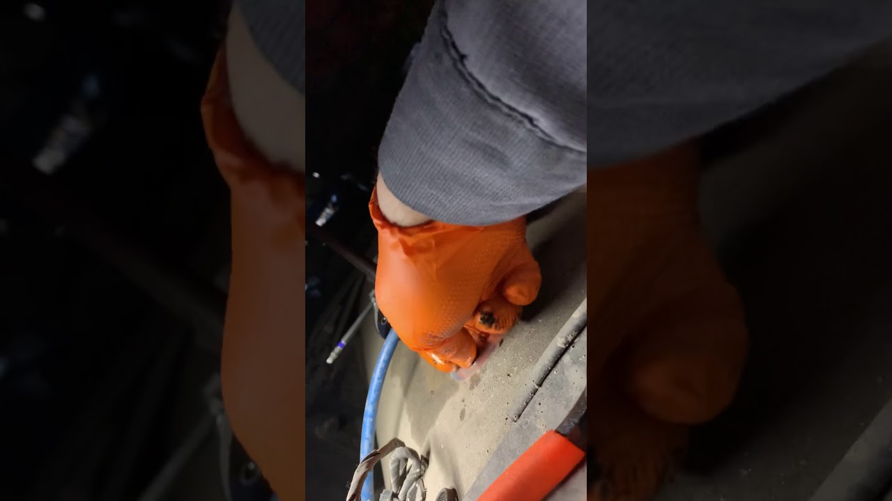 Fuel sending unit or inaccurate fuel gauge. freightliner cascadia