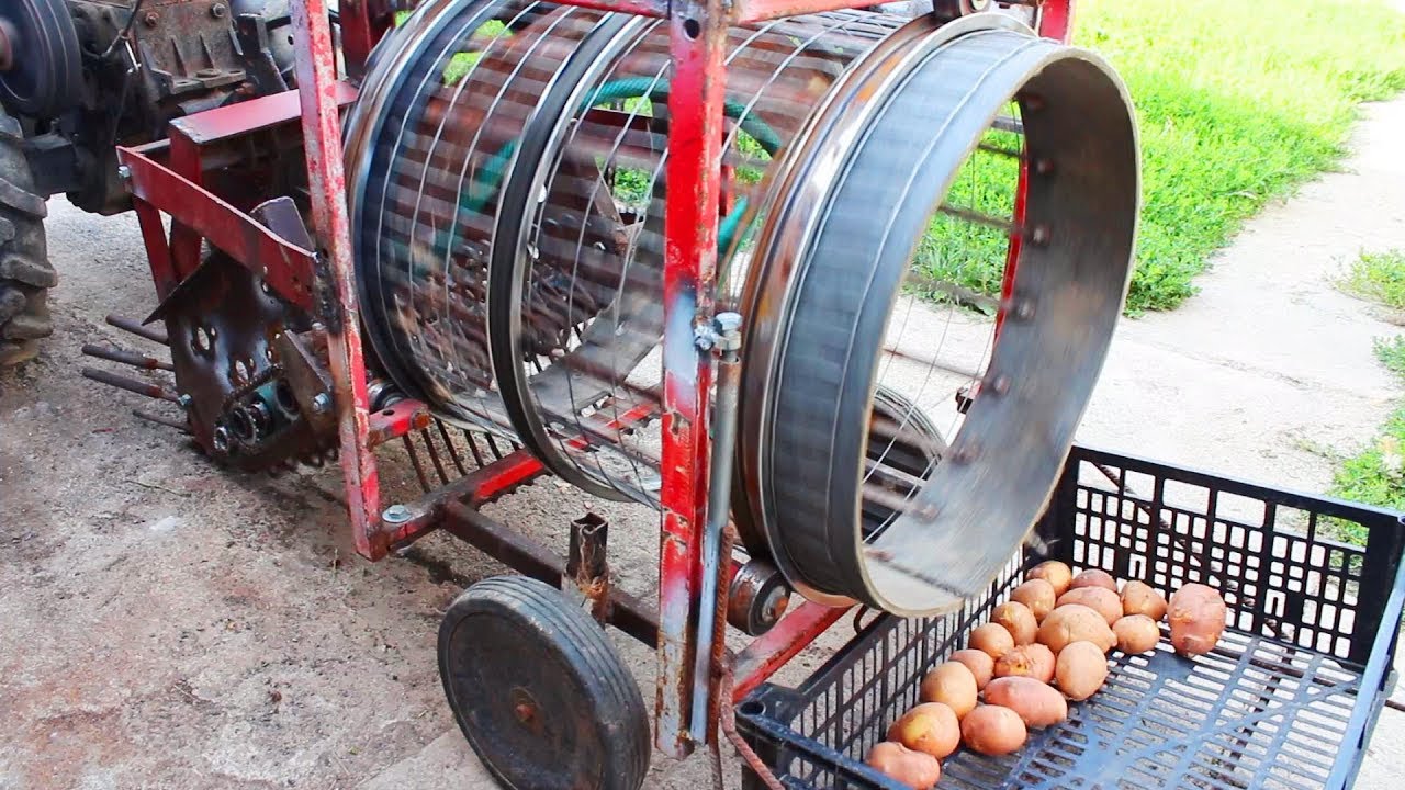 Сделал САМОДЕЛЬНЫЙ КАРТОФЕЛЕУБОРОЧНЫЙ КОМБАЙН  К МОТОБЛОКУ ! / POTATO Harvester for a motor-block!