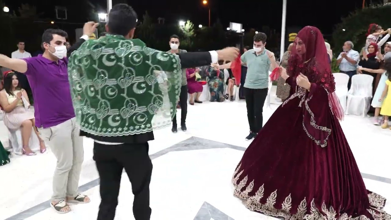 Mehmet İnci vs Ahmet Açıkgöz   Gelin ve Damat ın Kına Oyunu  Özgür Video  Elif Kır Bahçesi