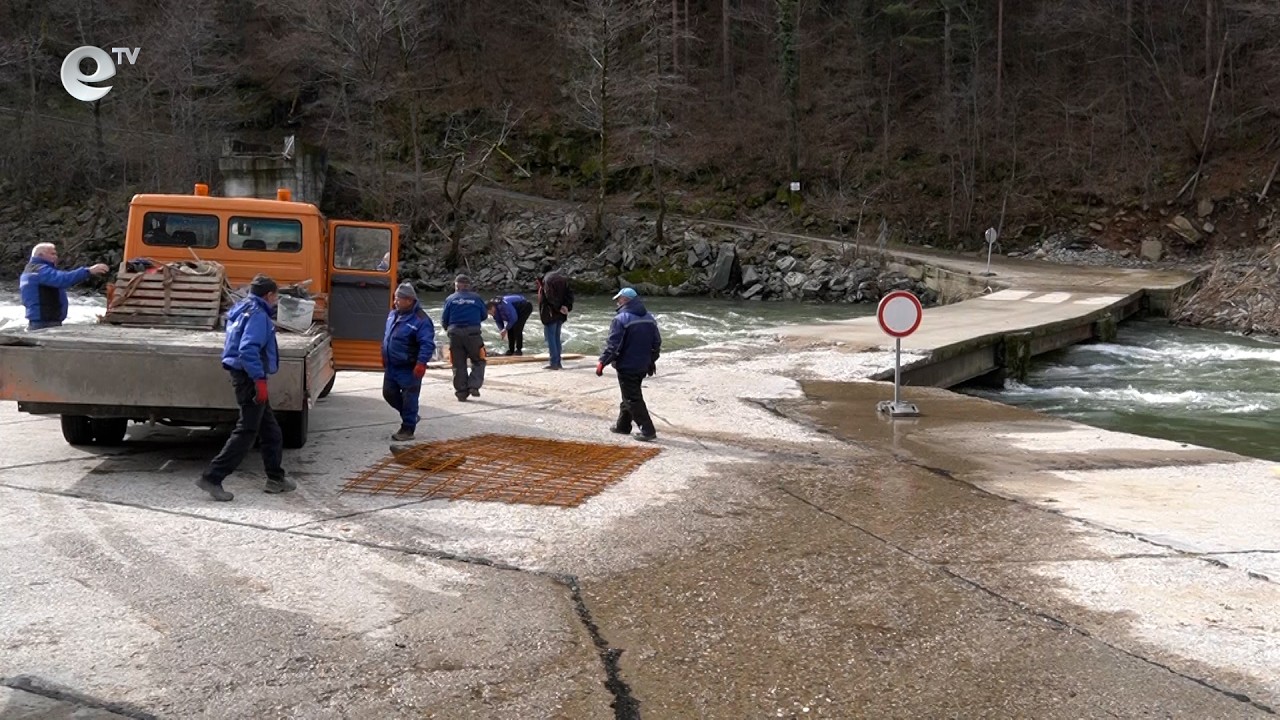 Ремонтират компрометираната част на моста край ардинското село Китница