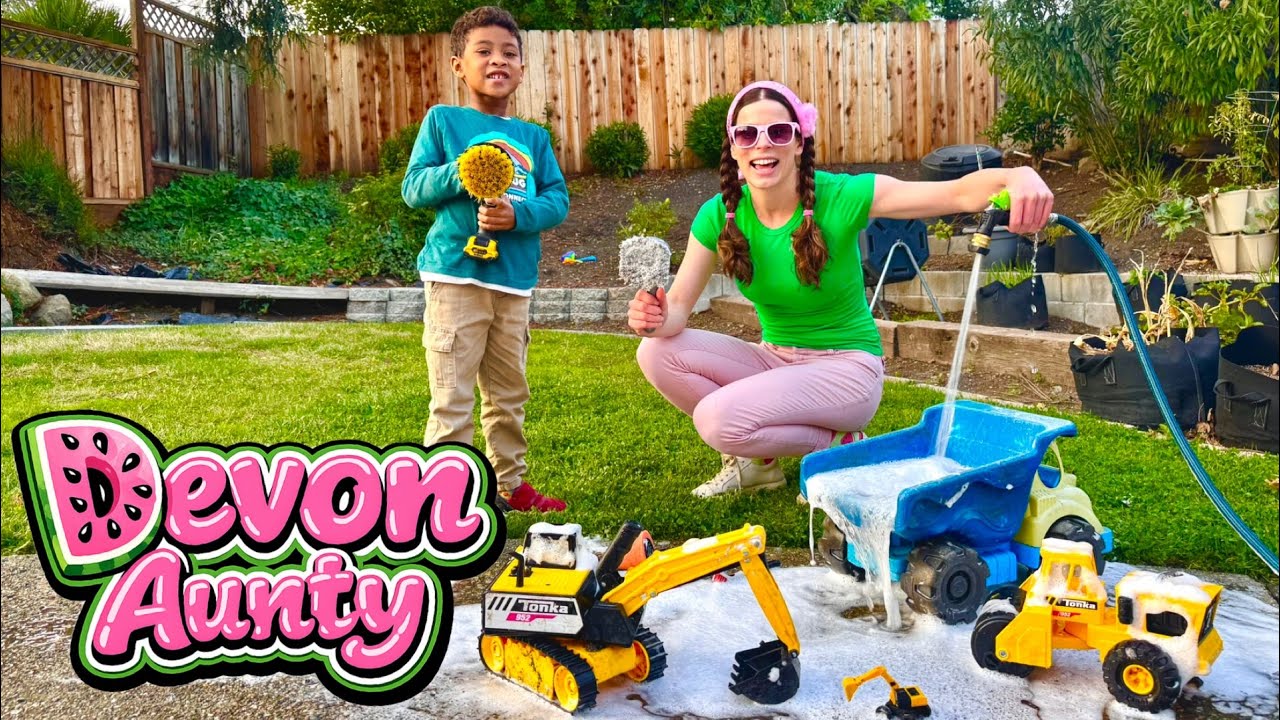 Road Roller Truck Car Wash With Tools 🚧🧼 | Devon Aunty & Little Helper Clean Construction Vehicles