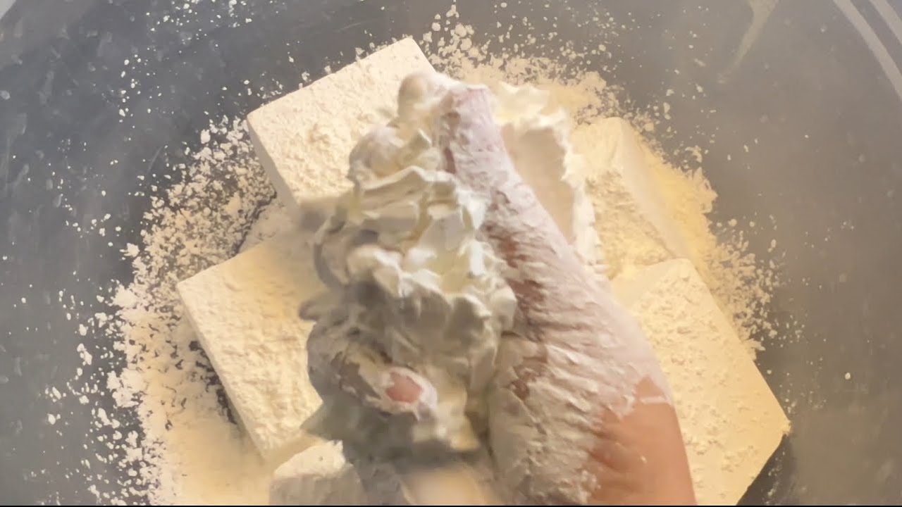 Squeaky &bull; Gym Chalk Topped With Cornstarch