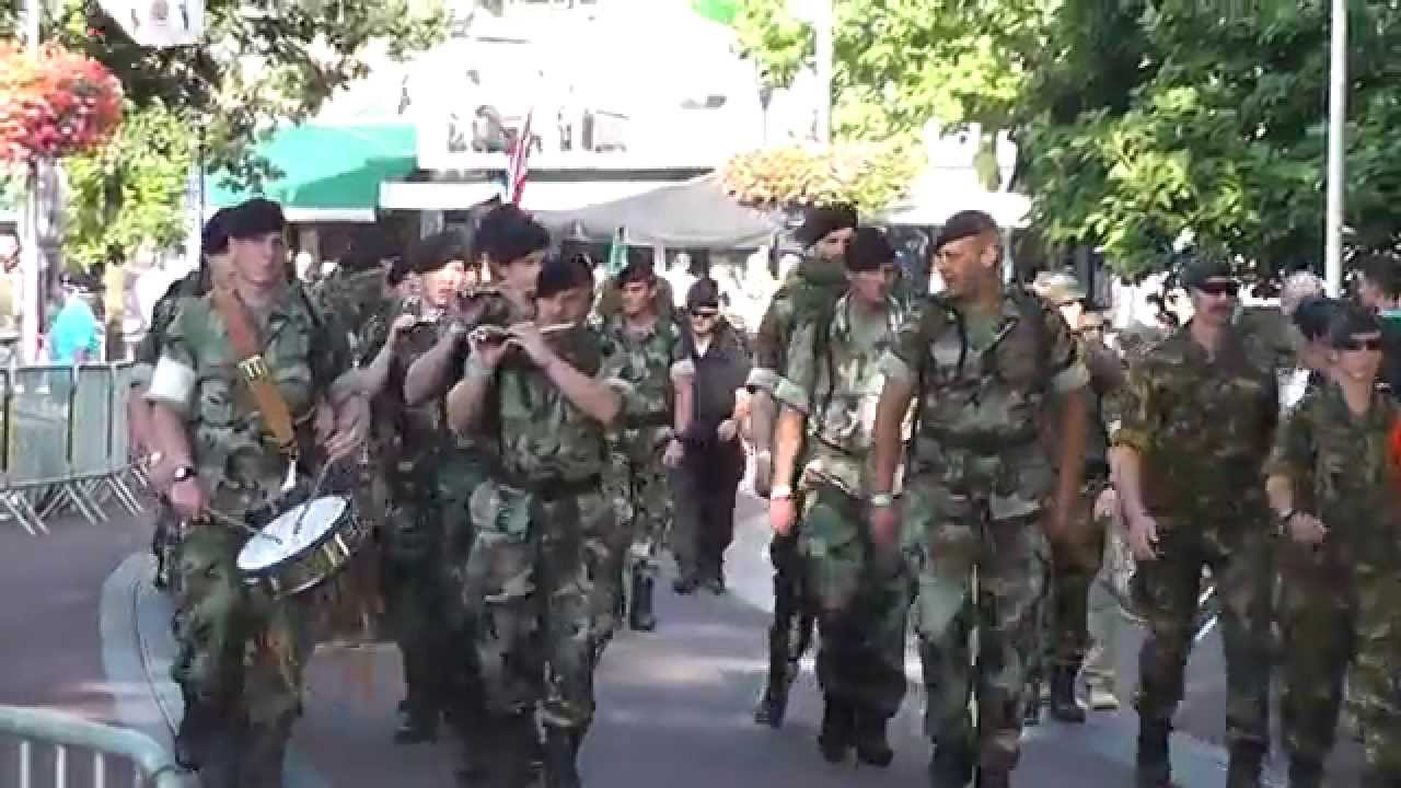 Tamboers en pijpers Korps Mariniers NL en Denemarken 4Daagse 2015 Wijchen dag 2