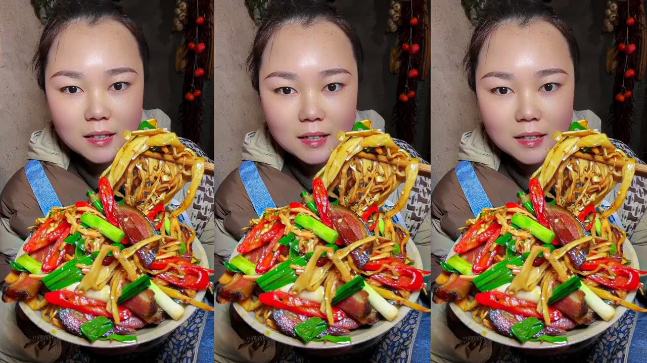 Let’s Eat Show Fried Bacon with Glutinous Rice and How to Cook Spicy Braised Pork Ribs