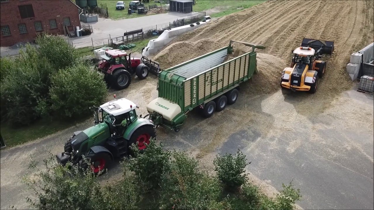 Mais häckseln für eine Biogasanlage mit Case/Deutz/Claas/Jcb/Valtra/Fendt