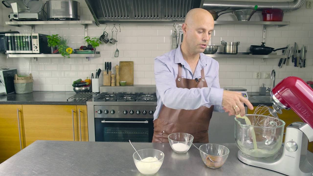 Meringue ijs met karamel zonder ijsmachine