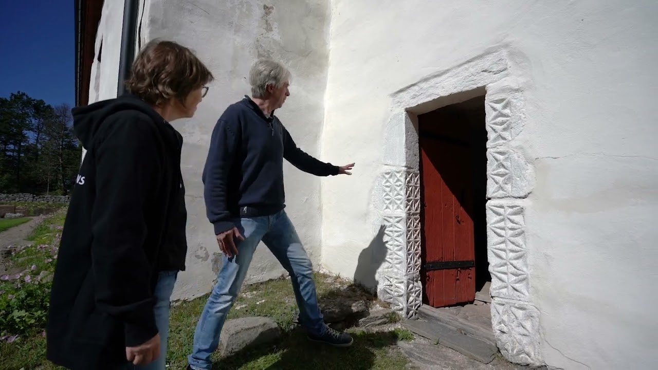 Platser att besöka Bokenäs gamla kyrka Syntolkad